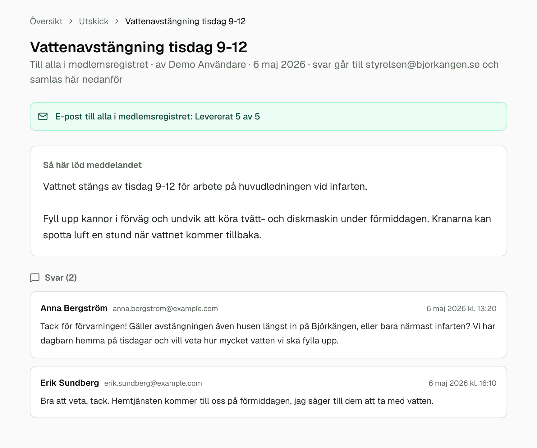Ett levererat meddelande i styrelseportalen, med medlemmarnas svar som en tråd under det